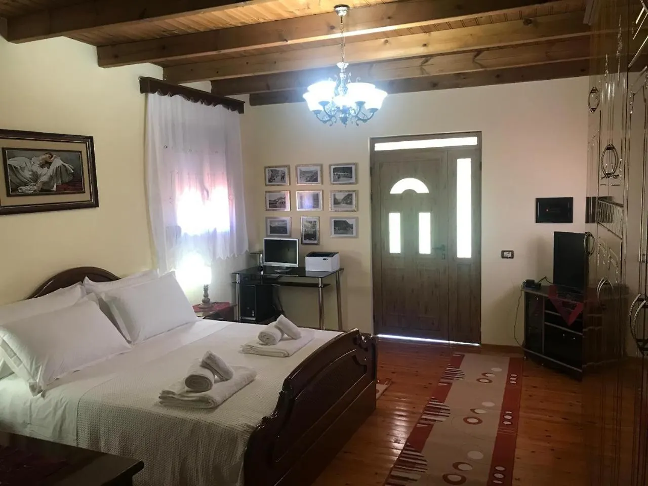 Villa Nano Berat 0*,  Albania